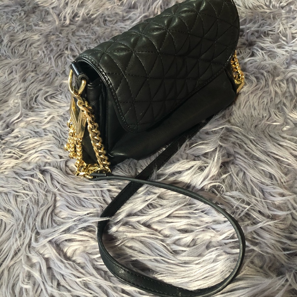 Bebe purse with gold tone chain 🔥🔥🤩🤩🤩 - Picture 6 of 9